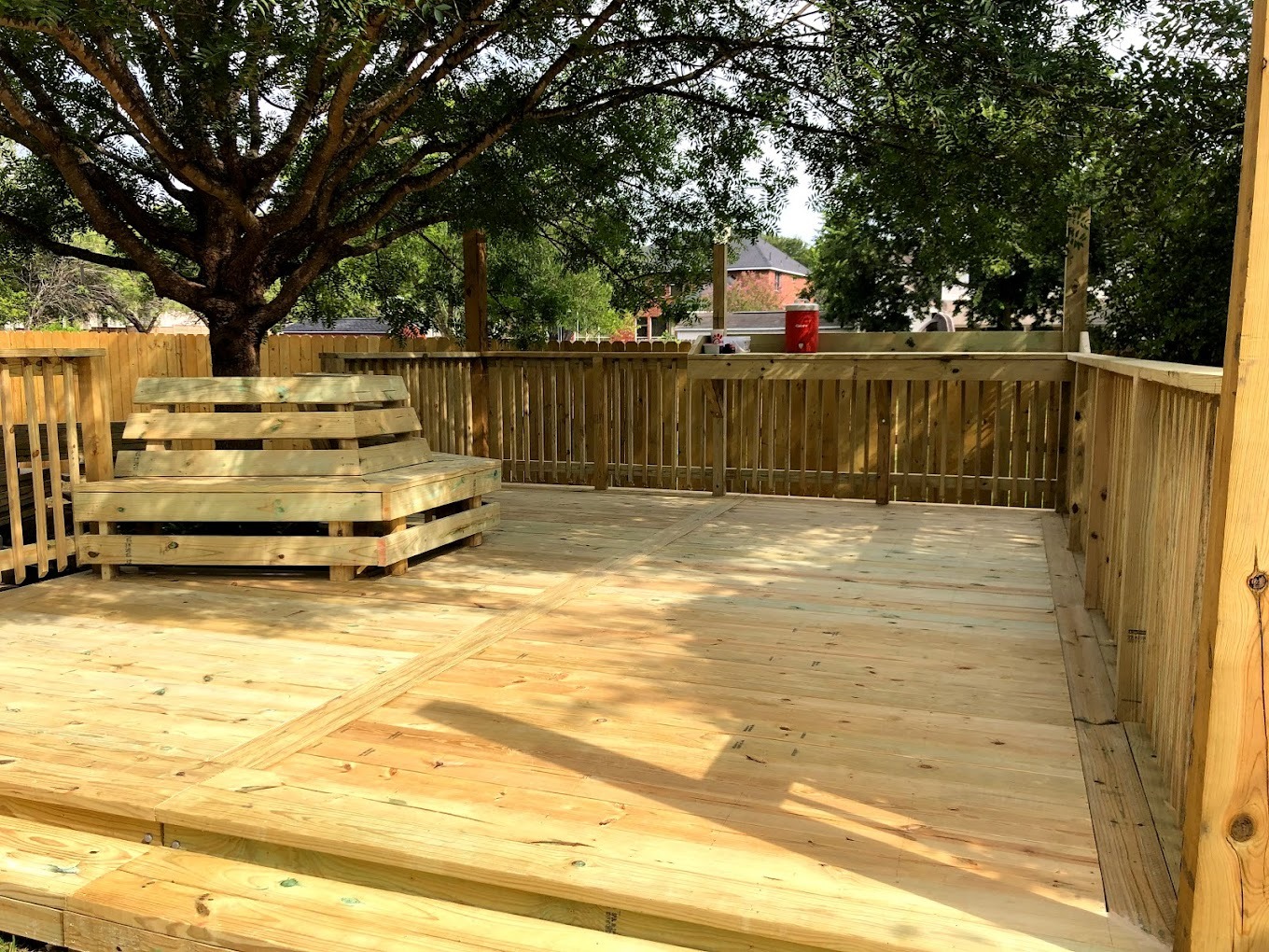 Landscaped retaining wall